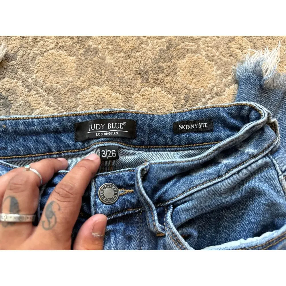 Judy Blue Skinny Fit Jeans Women’s Size 3/26 Mid Rise Raw Hem Stretch Denim